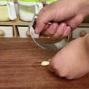 SMART STAINLESS GARLIC CRUSHER